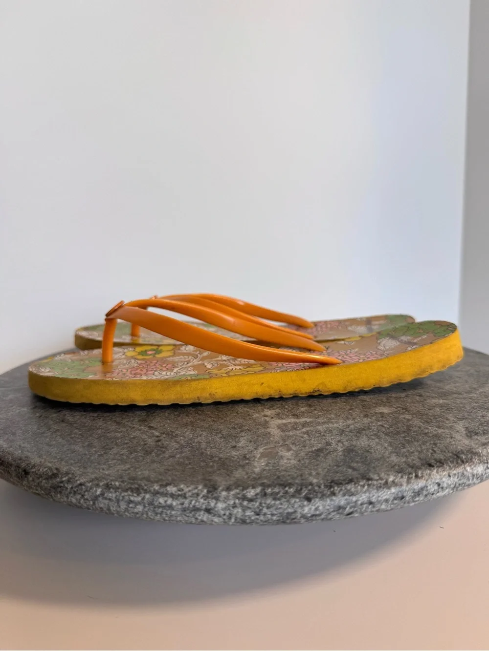 Tory Burch Yellow Floral Garden Flip Flops Logo 8